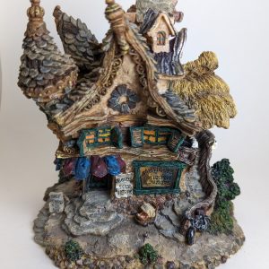 Boyds Bearly – Built Villages – “Mr. Pennypincher’s Collectibles Shoppe”