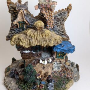 Boyds Bearly – Built Villages – “Mr. Pennypincher’s Collectibles Shoppe”