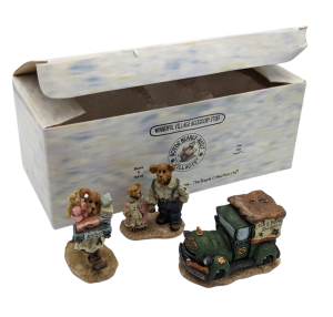 Boyds Bearly – Built Villages – “Ted E. Bear Shop” #1/25 + Accessories