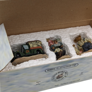 Boyds Bearly – Built Villages – Ted E. Bear Shop “Bearcedes, Ted E. with Junior, Poppa McBear and Lucy”