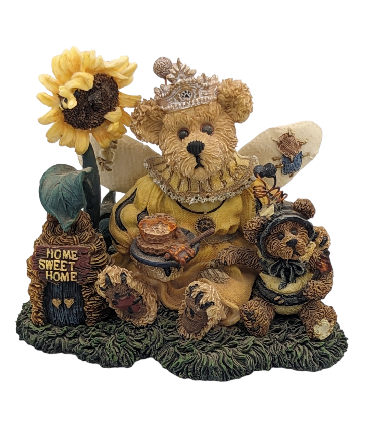 The Bearstone Collection - "Victoria Regina Buzzbruin…So Many Flowers, So Little Time"