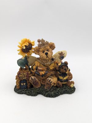 The Bearstone Collection – “Victoria Regina Buzzbruin…So Many Flowers, So Little Time”