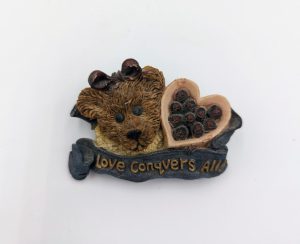 Boyds Bears Bearwear Pin – “Love Conquers All!”