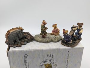 Boyds Bearly – Built Villages – “C.C. and Sawyer, Hop and Scotch, Alphonse on the Slide” Accessory