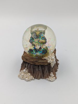 The Wee Folkstone Collection – “Immaculata Faerieburg… The Cleaning Faerie” – Waterglobe