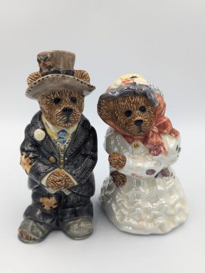 The Boyds Collection LTD – “Grenville & Beatrice… True Love” – Salt & Pepper Shakers – Sold As A Pair