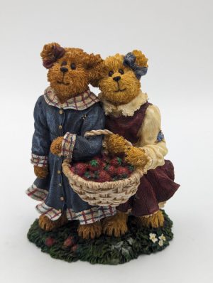 The Bearstone Collection – “Lauren & Jan… Strawberry Friends”
