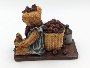 Boyds Bears & Friends – “Bailey… In The Orchard”