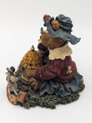 Boyds Bears & Friends – “Ms. Berriweather’s Cottage”