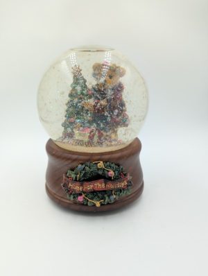 Boyds Bears & Friends – “Elliot & The Tree (Snow Glass Ball)”