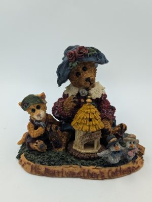 Boyds Bears & Friends – “Ms. Berriweather’s Cottage”