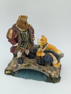 The Bearstone Collection – “Puss N. Boots with His Majesty… Royal Encounter”