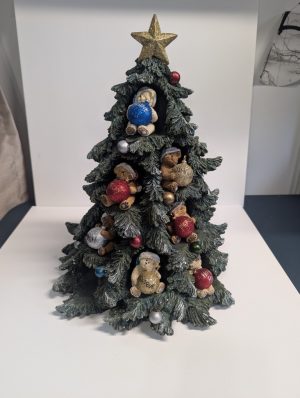 Boyds Bears & Friends – “Chistmas Tree Displayer and Seven Ornaments”